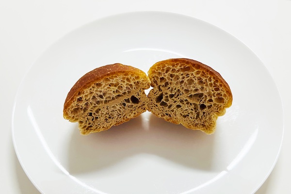 ローソン　低糖質パン　NL ブランパン（2個入り） ～乳酸菌入～　ブランパン　断面