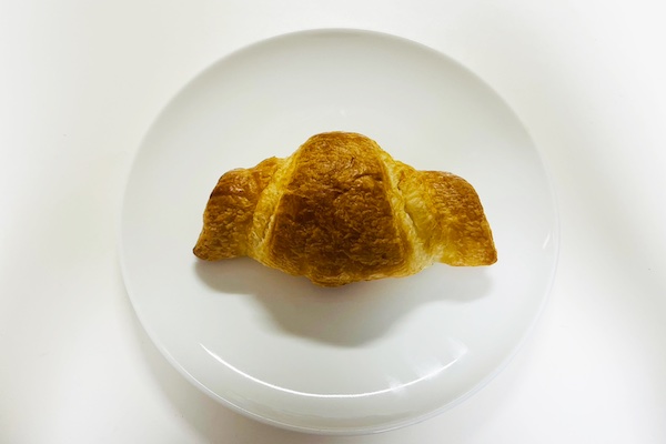 セブンイレブン　低糖質パン『糖質を控えたチョコクロワッサン』　盛り付け