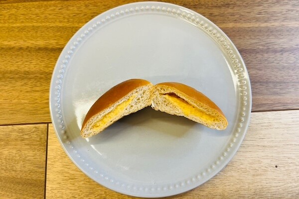 ローソン　低糖質パン　NLクリームパン2個入　断面