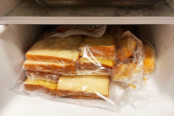 業務用スーパーの食パンが食べきれない場合は冷凍保存をする 