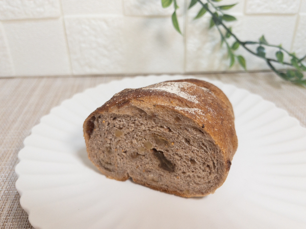 パンスク　タミーユBakery　いちじくとレーズンのパン（1/2）