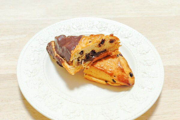 コンビニ（ファミマ）生スコーンクロワッサン（チョコクリーム）