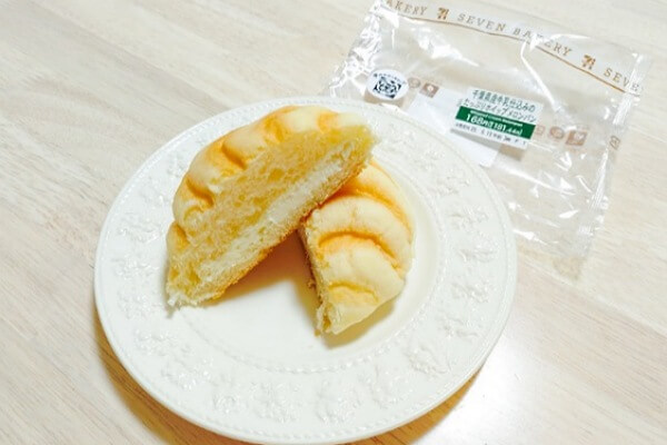 セブンイレブン　千葉県産牛乳仕込みのたっぷりホイップメロンパン
