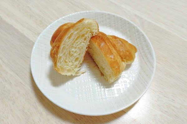 コンビニ（ファミマ）ミニスイートクロワッサン5個入り｜小麦の甘みを強く感じるプレーンクロワッサン
