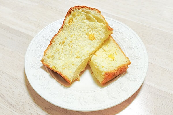 コストコ　パン　コーンブレッドローフ　盛り付け