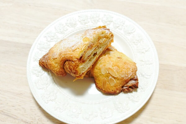 コストコ　新商品　アーモンドクロワッサン　盛り付け