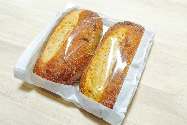 コストコ　新商品　ブラックペッパー＆スイスチーズブレッド